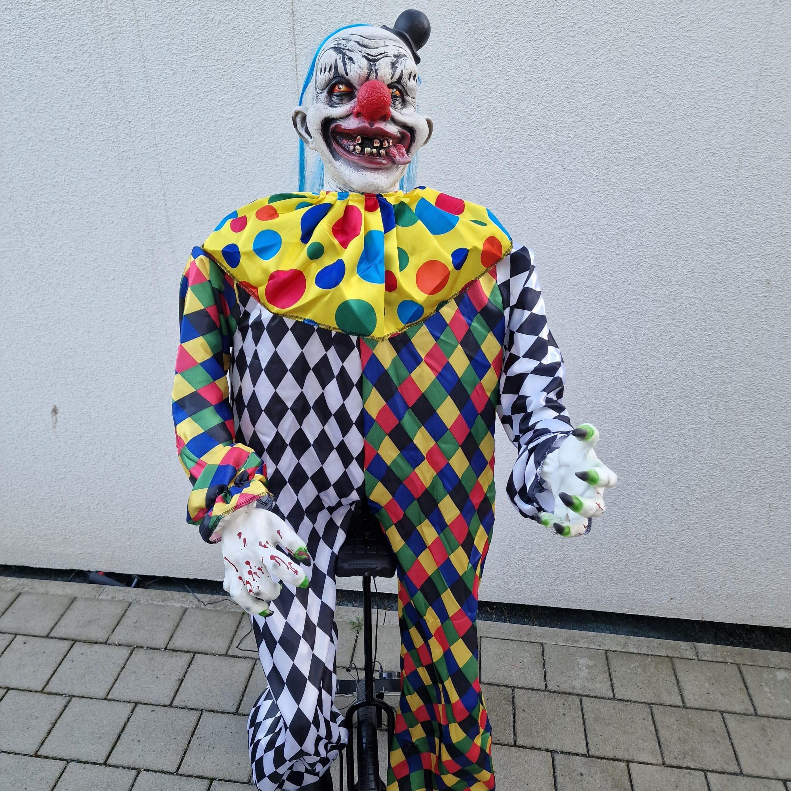 animatronic Horrorclown auf Einrad image 0