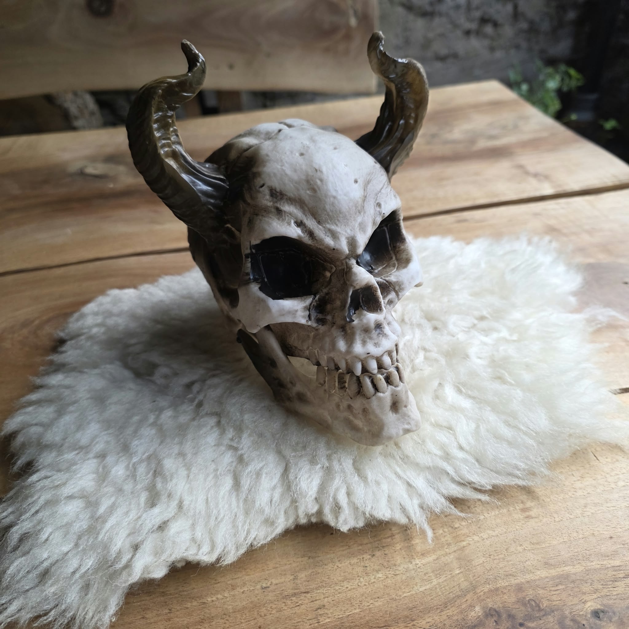 😈☠️ Schädel mit Hörnern – düstere Halloween-Deko