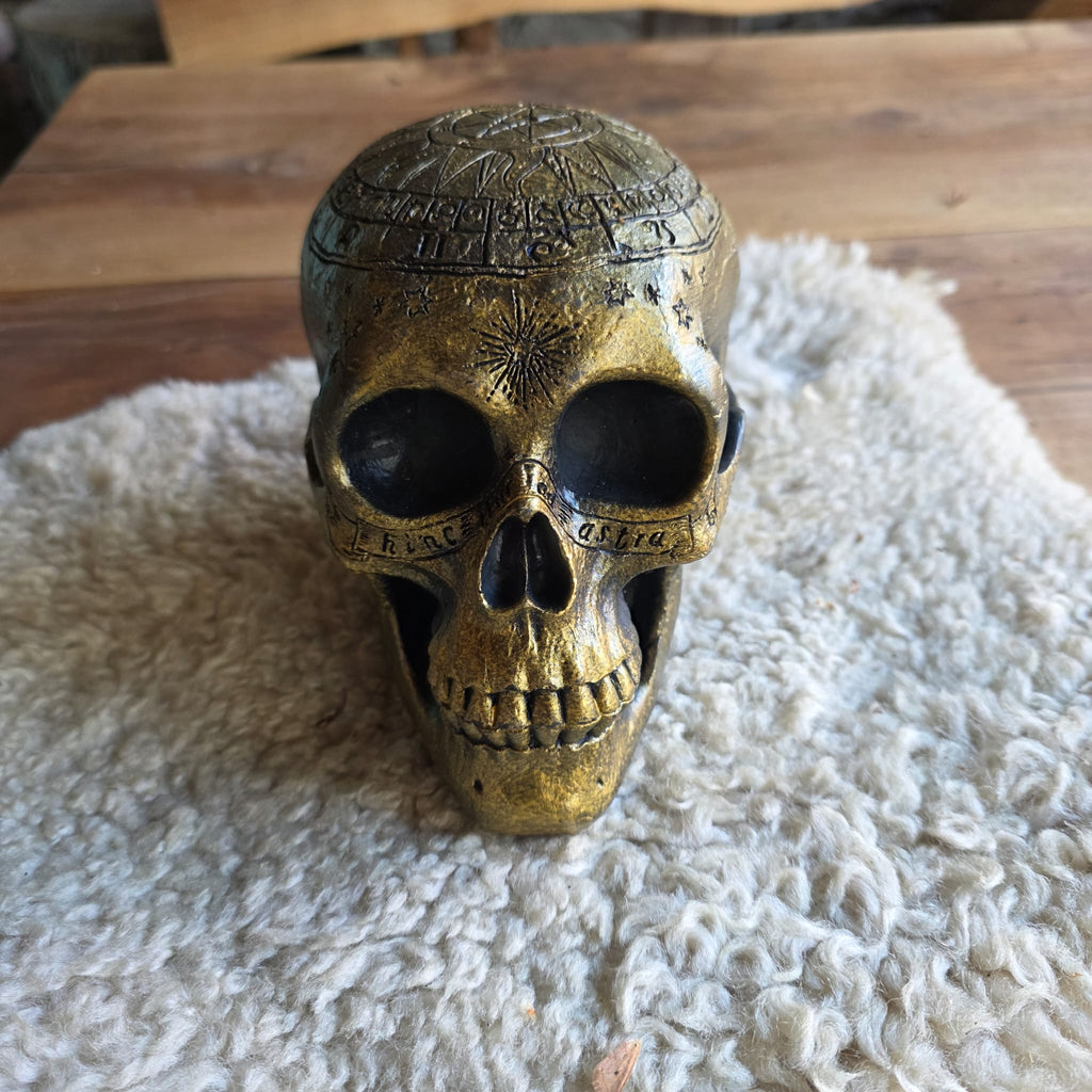 Goldener Totenkopf mit Pentagramm – 20 cm