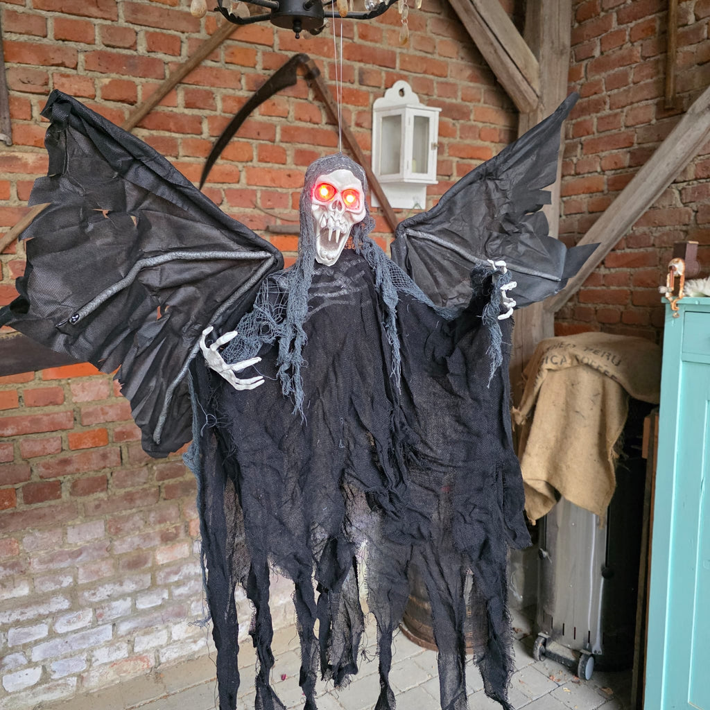 Vampire of the Dark – Hängende Halloween Figur