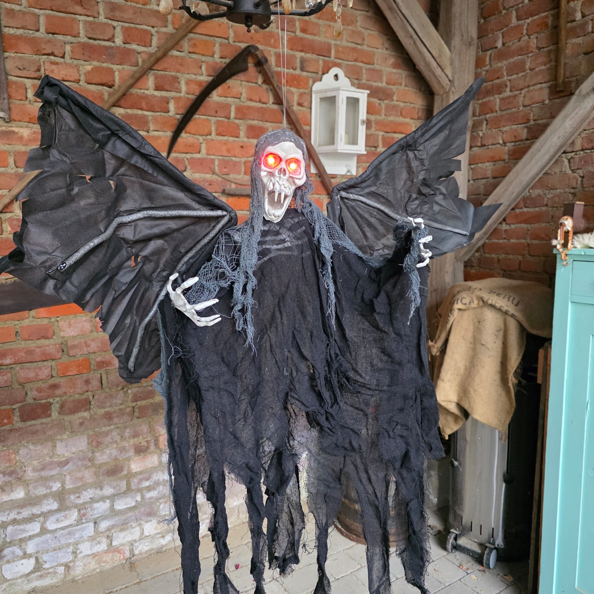 Vampire of the Dark – Hängende Halloween Figur