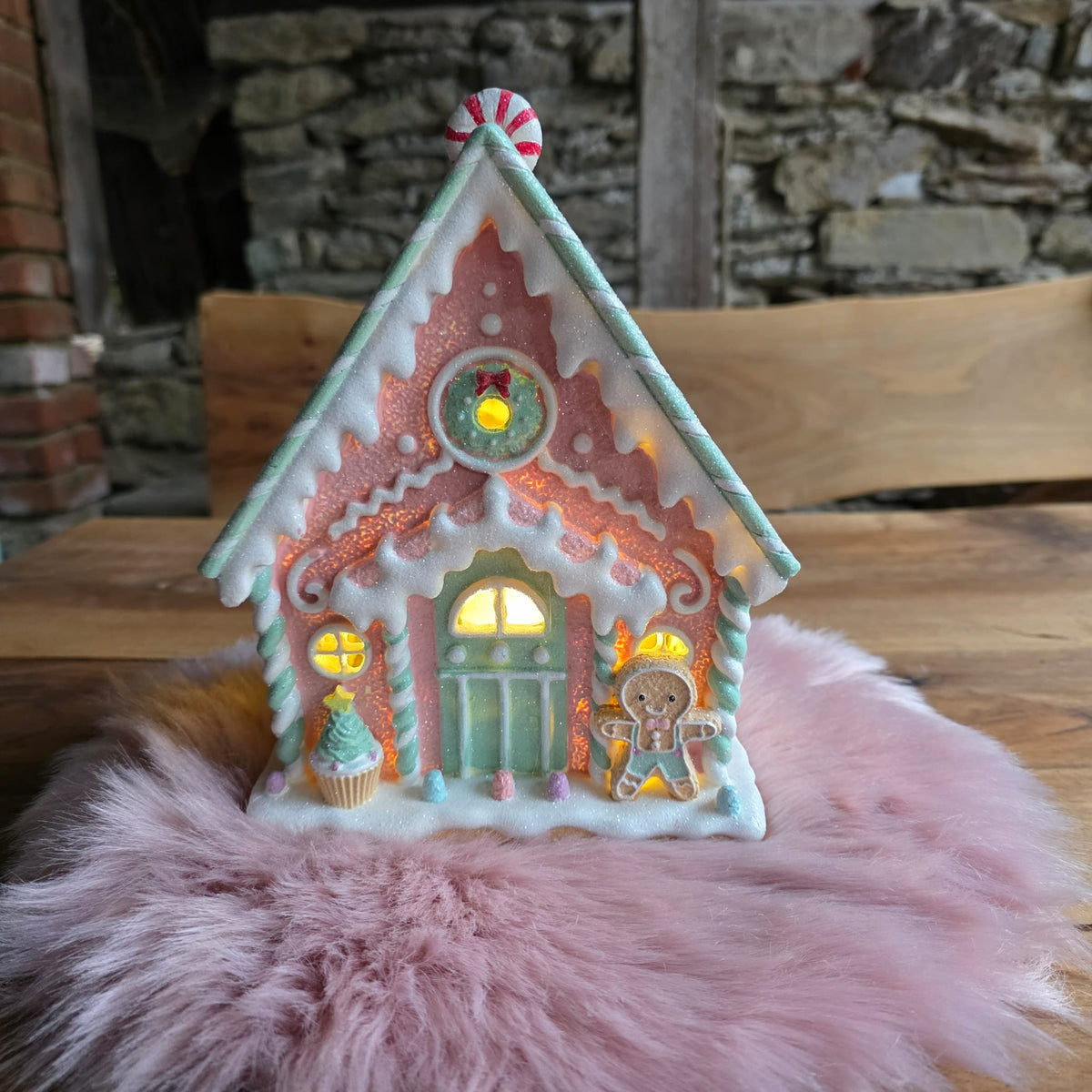 LED Weihnachtshaus – Funkelnder Weihnachtszauber in Rosa