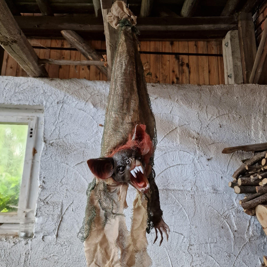Horror animatronic Fledermaus hängend image 0