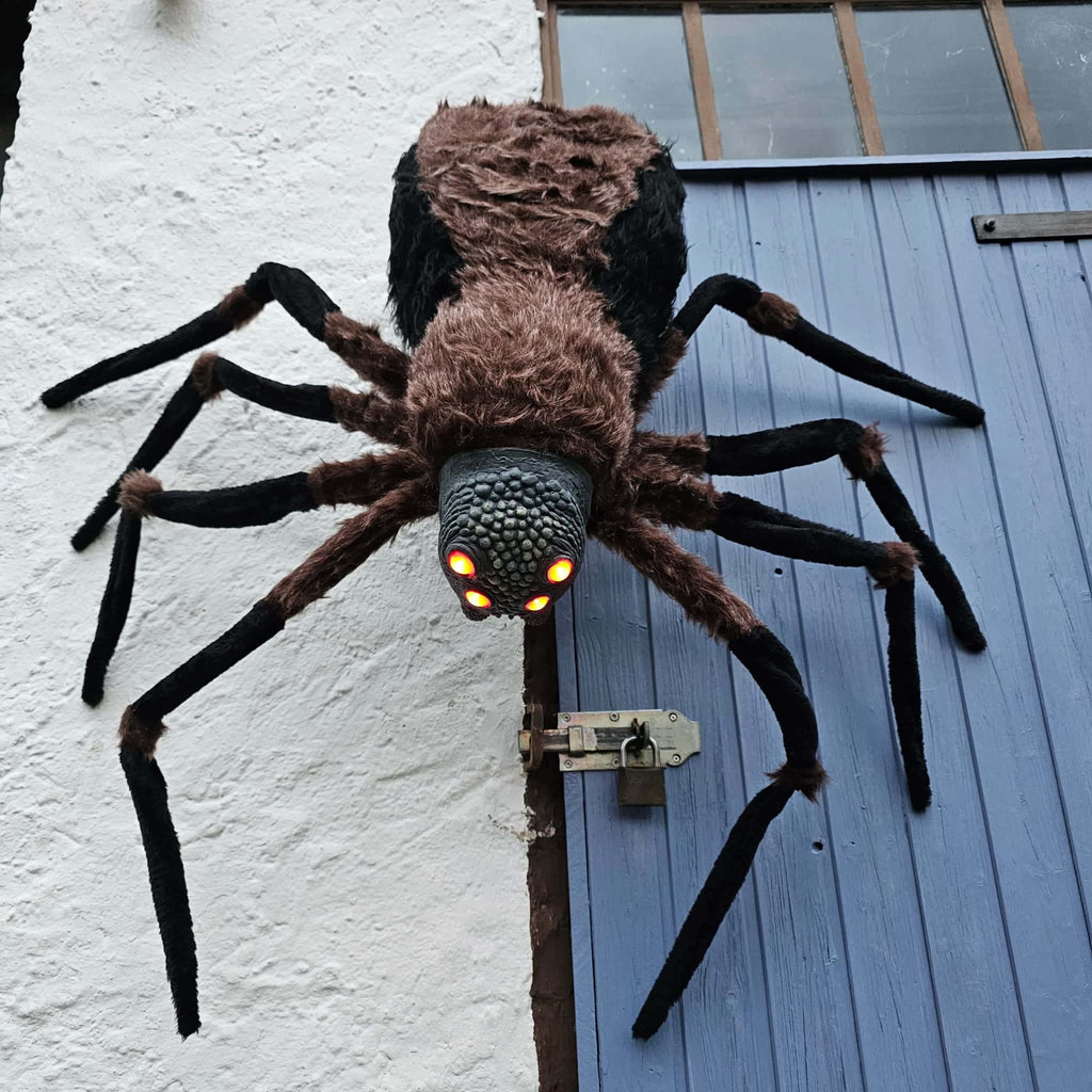 Halloween Riesenspinne – 130 cm Durchmesser, mit roten LED-Augen image 1