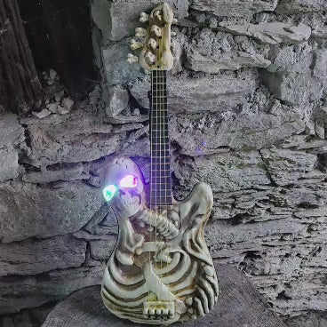 Skelett-Gitarre mit Sound & Beleuchtung – Rockiger Grusel für Halloween