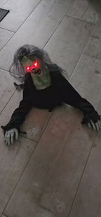 Gruselig kriechender Zombie