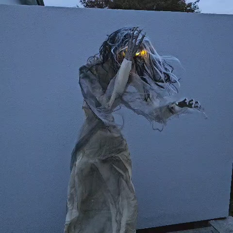 Schreiende Psycho-Frau Vivienne – 210 cm Horrorfigur mit Sound & Bewegung