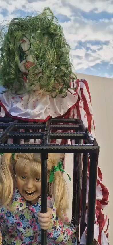 Animatronic Horror Clown mit Käfig