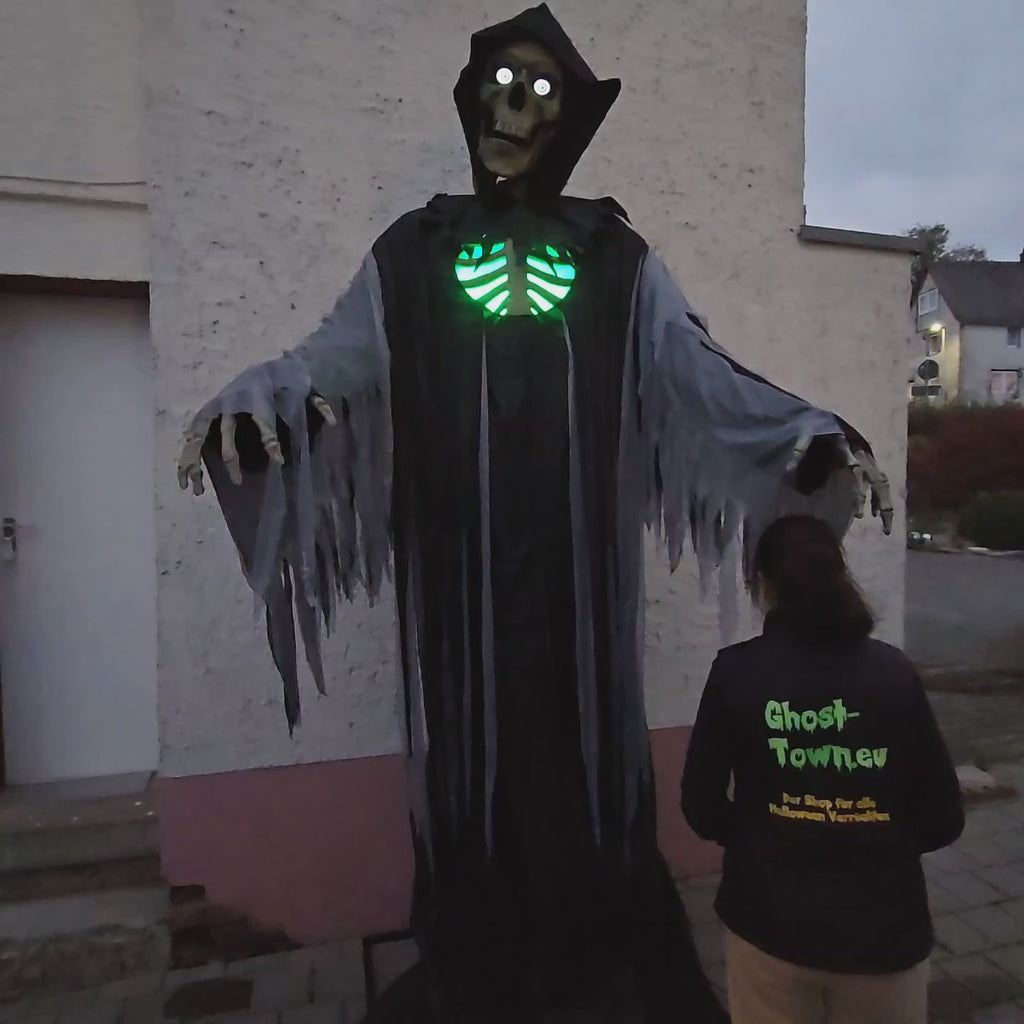 Gigantisches animatronic Skelett mit LCD Augen