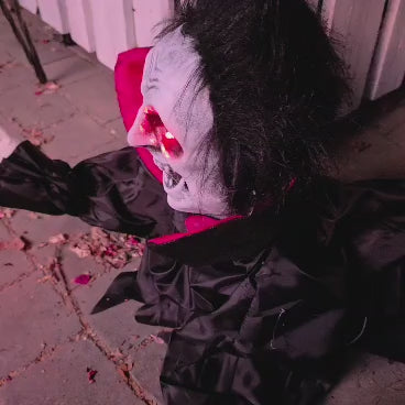 Springender Vampir Marco – Rot leuchtende Augen, Licht & Sound
