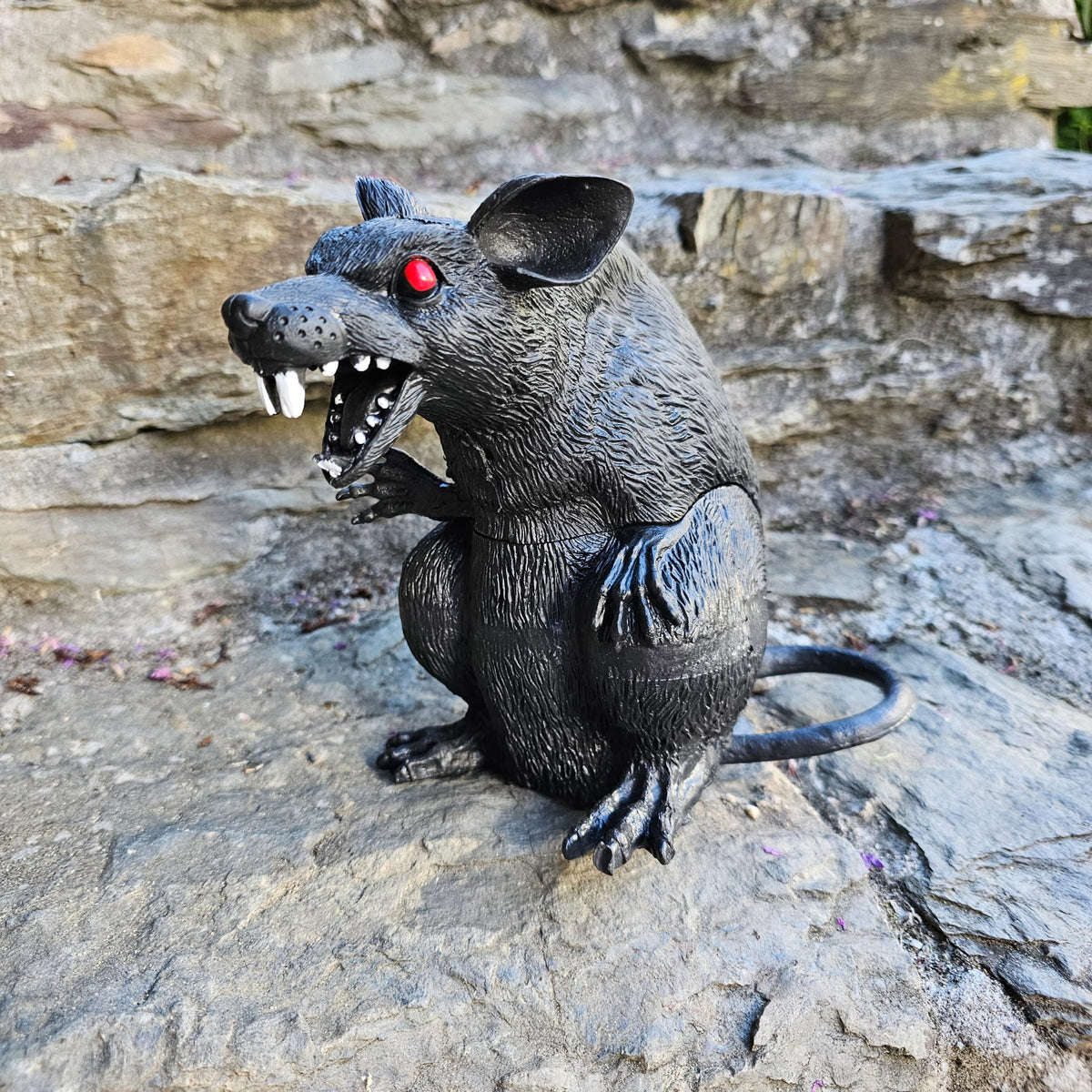 Horror-Ratte „Nox“ – Schwarze Dekofigur aus Hartplastik – Ghost Town