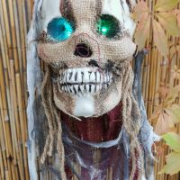 Hängender Schädel LED Augen Pirat