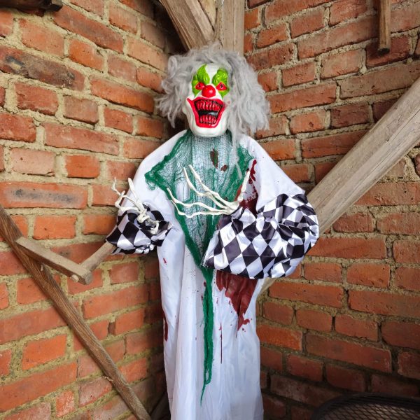 blutig-haengender-Clown-Zito
