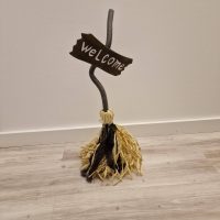 animatronic Hexenbesen Scrubby