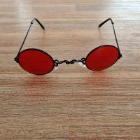 Geschwungene Vampir Brille