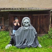 Halloween Skelett Grounbreaker mit Sound, Bewegung & leuchtenden Augen
