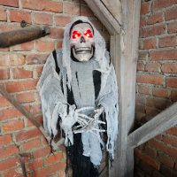 Hängendes Halloween-Skelett – 160 cm mit Sound & roten LED-Augen